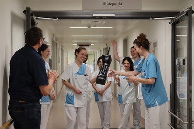 Gruppenfoto Eröffnung der "Auszubildendenstation"
